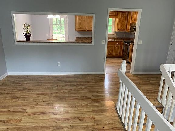4th image of 34 Marion Dr