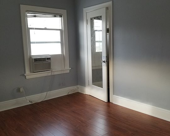 5th image of 819 S Mariposa Ave APT 4