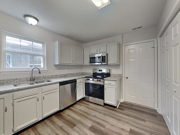 4th image of 11350 Narrowleaf Dr