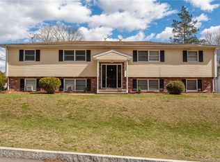 191 Oneco Ave APT 3, New London, CT 06320