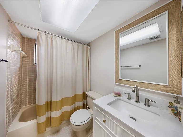 5250 Las Verdes Cir #317 — Photo 11