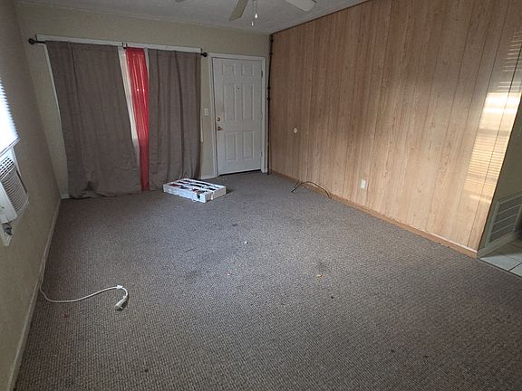 5th image of 622 E Division St