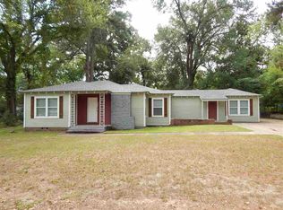 906 Noel Dr, Longview, TX 75602