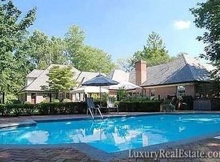 2 Gray Oaks Ln, Greenwich, CT 06830