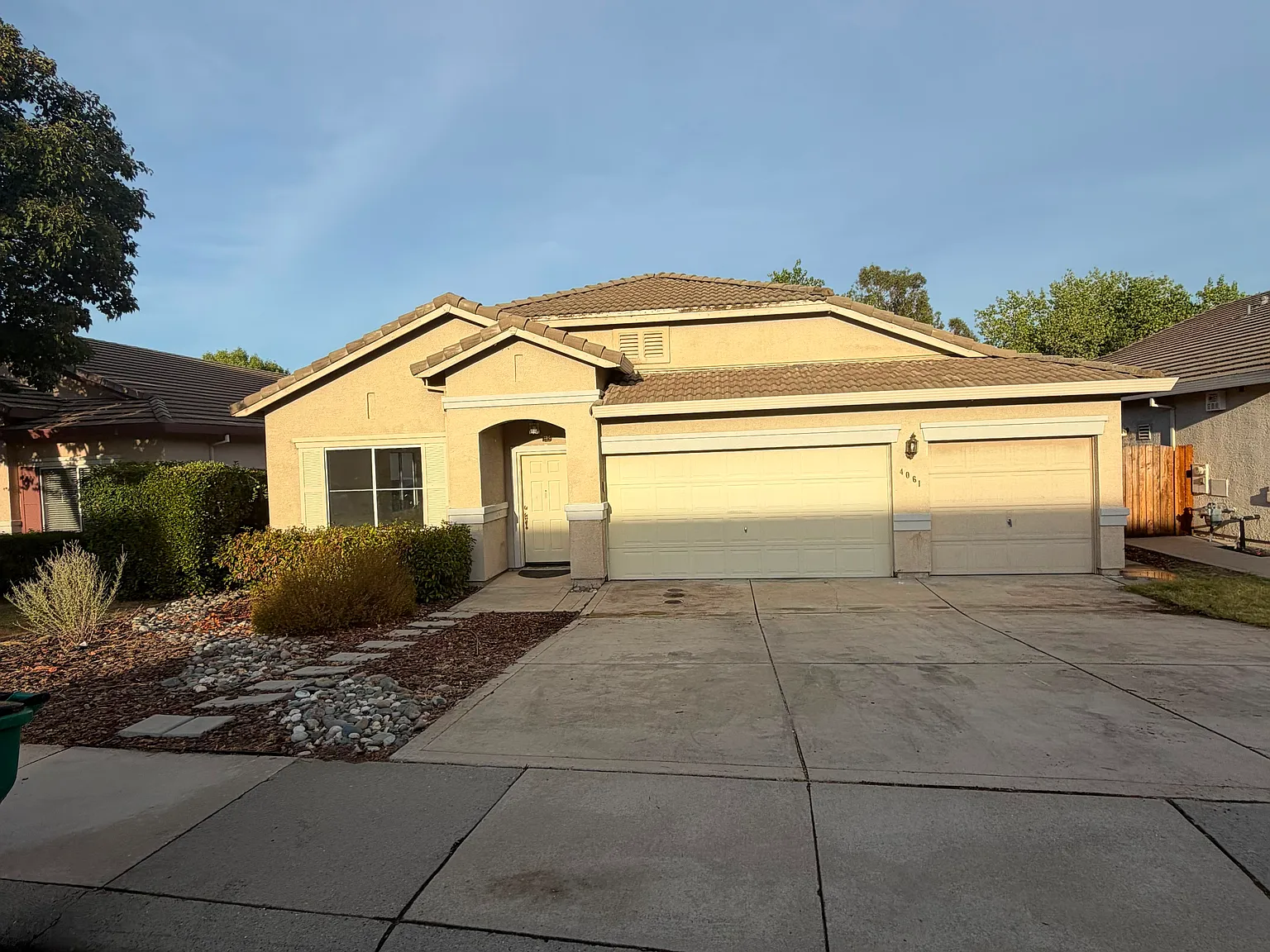 4 bed, 1876 sqft, $3,300 — Photo 2