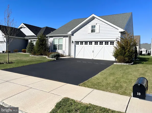 10 Moonlight Way, Howell, NJ 07731