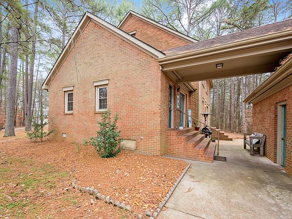 3rd image of 371 Woodland Dr