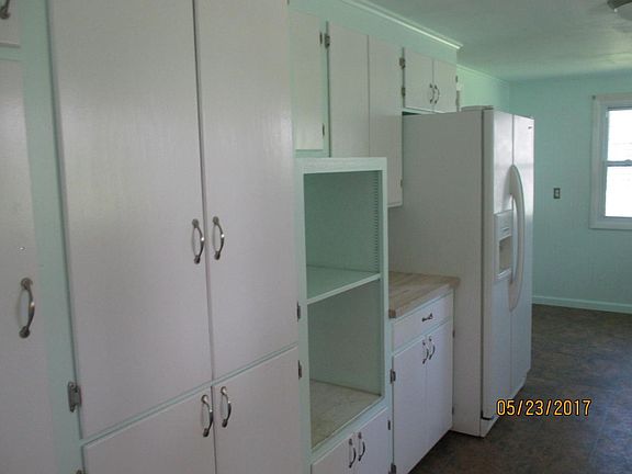 3rd image of 14 Evergreen St