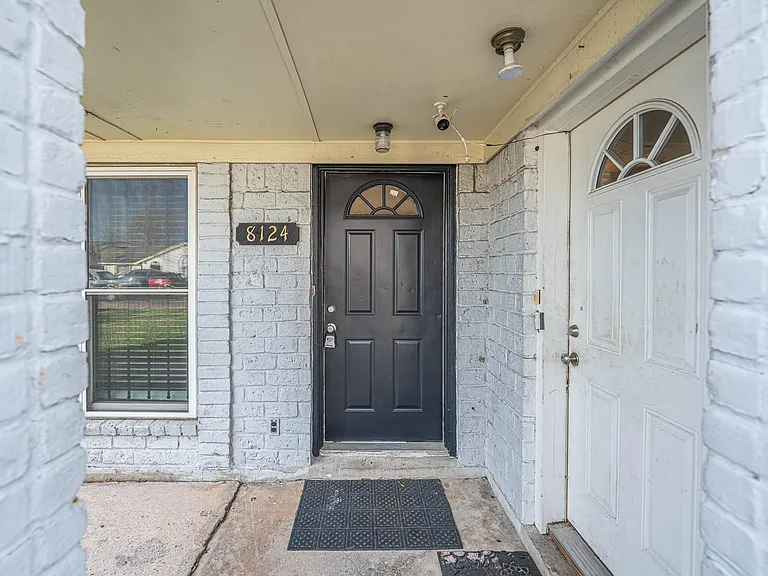 8124 Beech Cove Ln — Photo 3