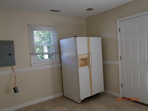 2nd image of 843 Roswell Ave