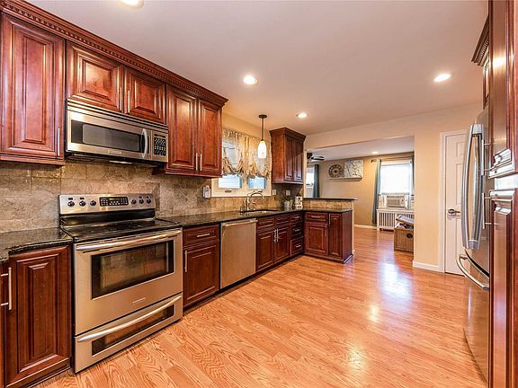 2nd image of 2472 Coolidge Ave