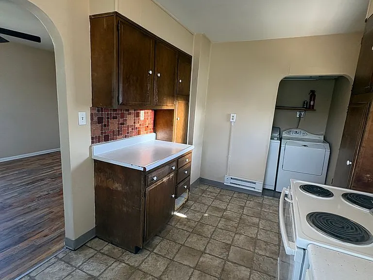 504 Howard Ave — Photo 9