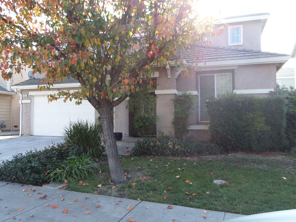 2nd image of 550 Tennis Ln