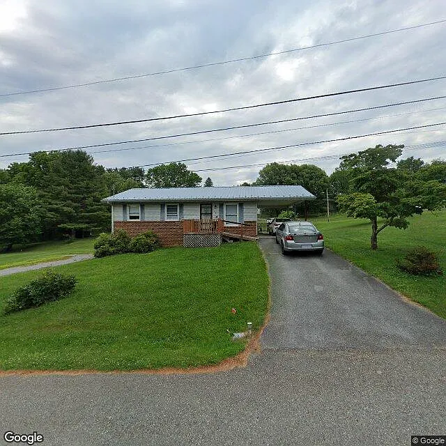 3 Bedroom 1.5 Bath Home — Photo 1