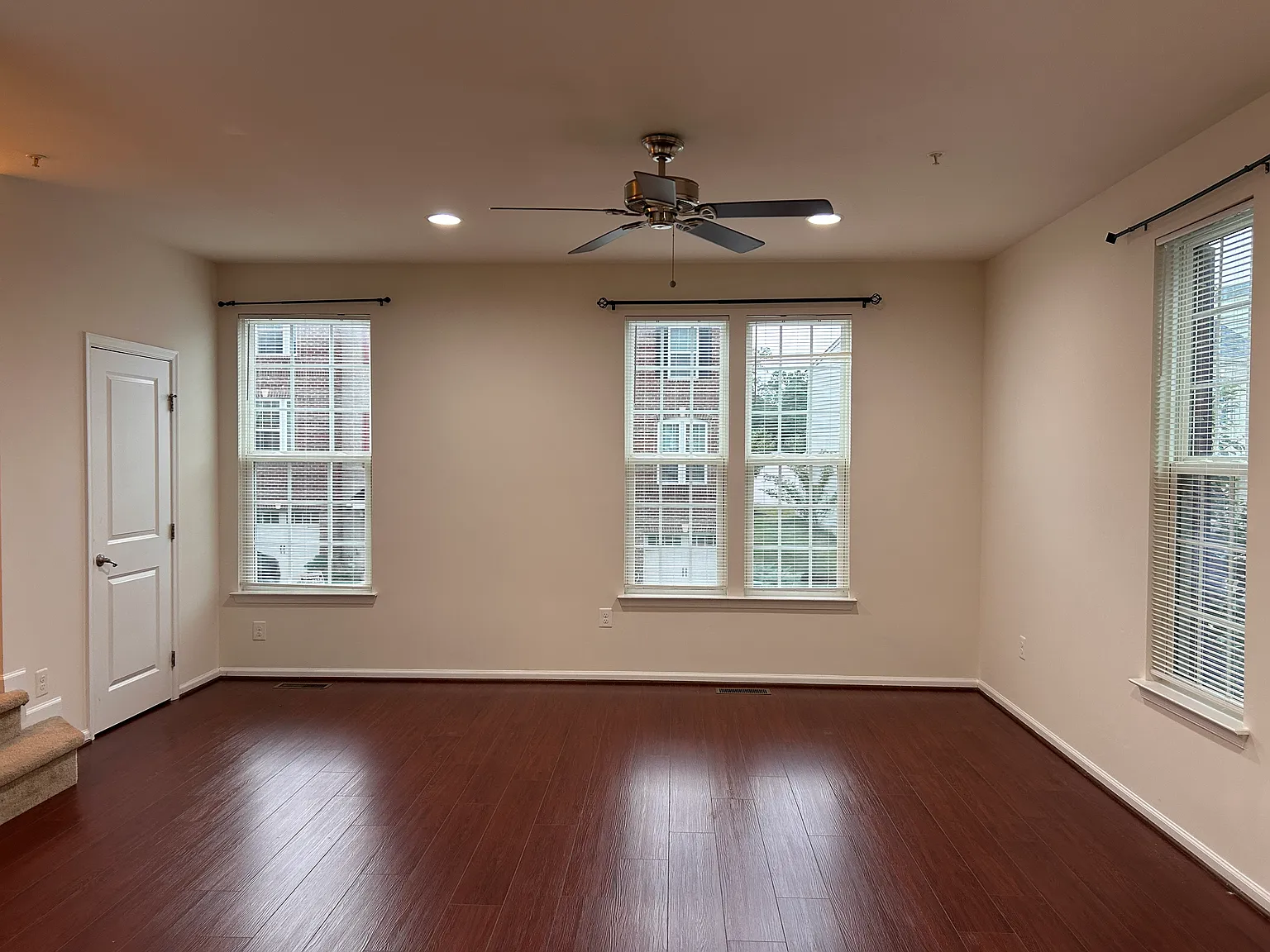3 bed, 2.5 bath, 1980 sqft, $3,000 — Photo 3