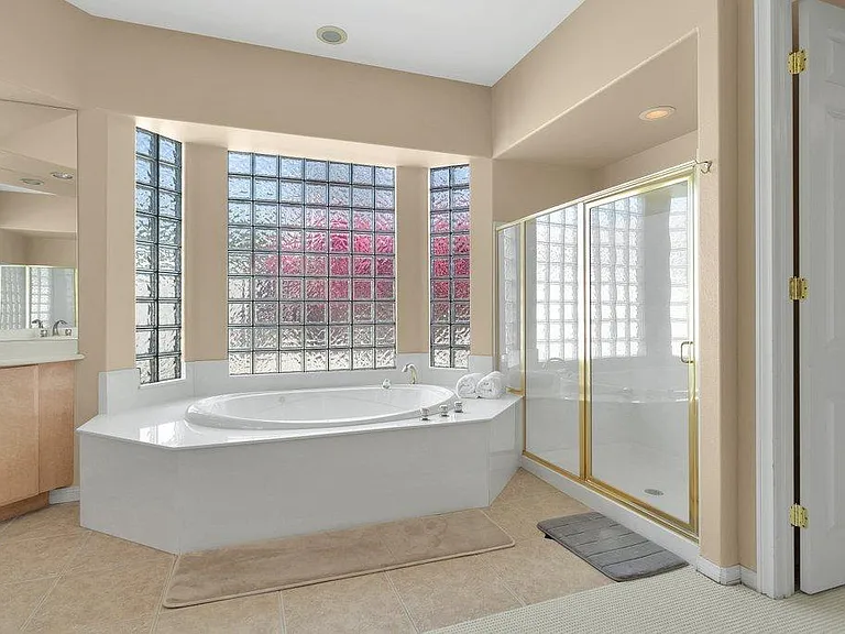8 Macbeth Ct — Photo 21