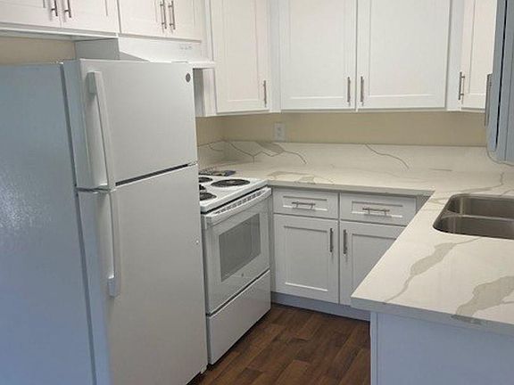 4th image of 545 Park Way APT 18