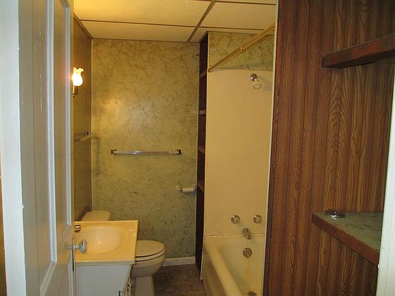 5th image of 455 E Mark St