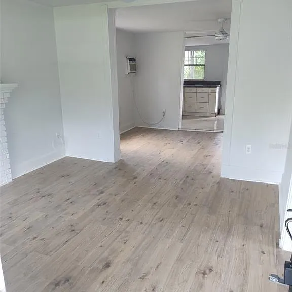 2120 Carlton Dr — Photo 2