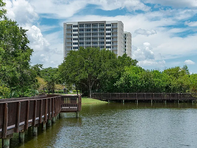 WaterView Echelon City Center — Photo 28