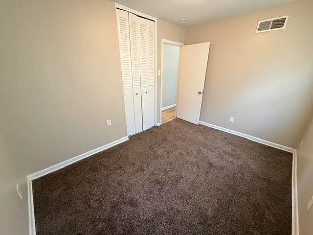 3 bed, 1.0 bath, 918 sqft, $1,300 — Photo 4