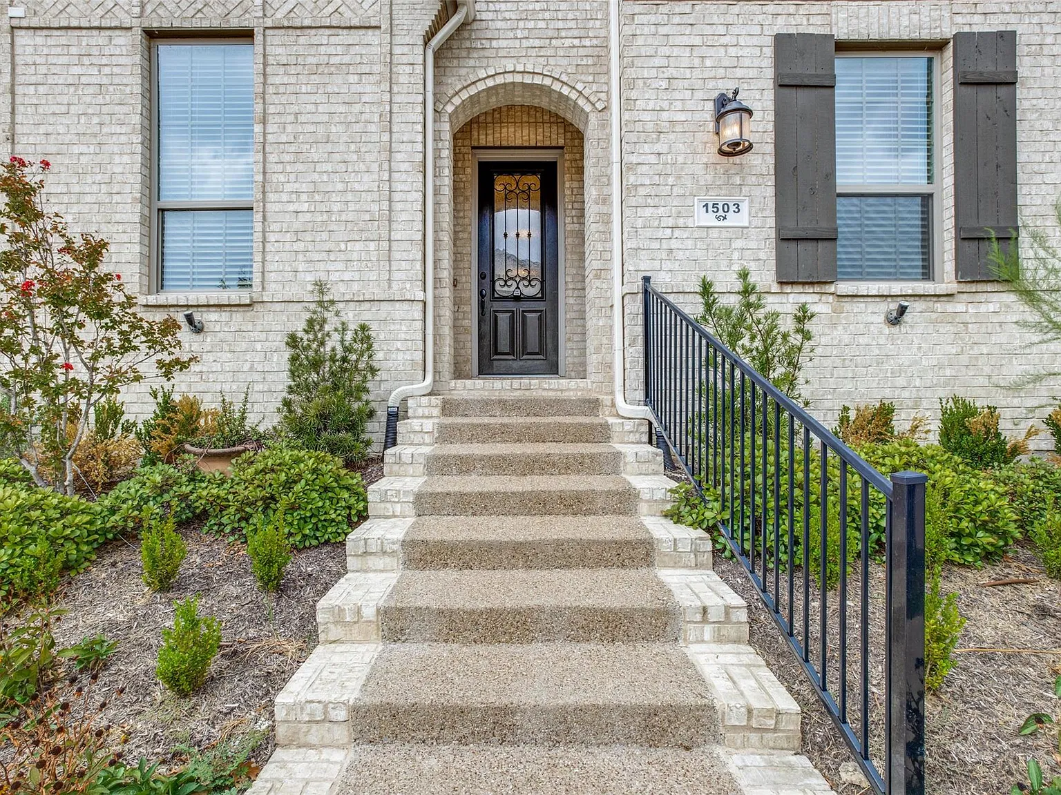 4 bed, 2754 sqft, $3,990 — Photo 2