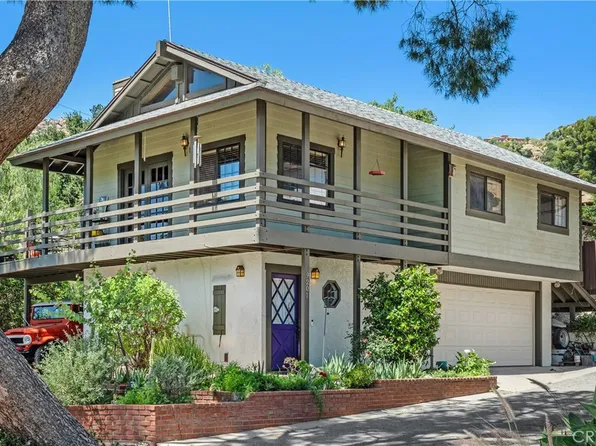 9201 Grundy Ln, Chatsworth, CA 91311