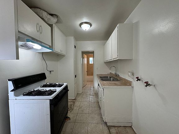 3rd image of 549-553 S Linden St #585-551
