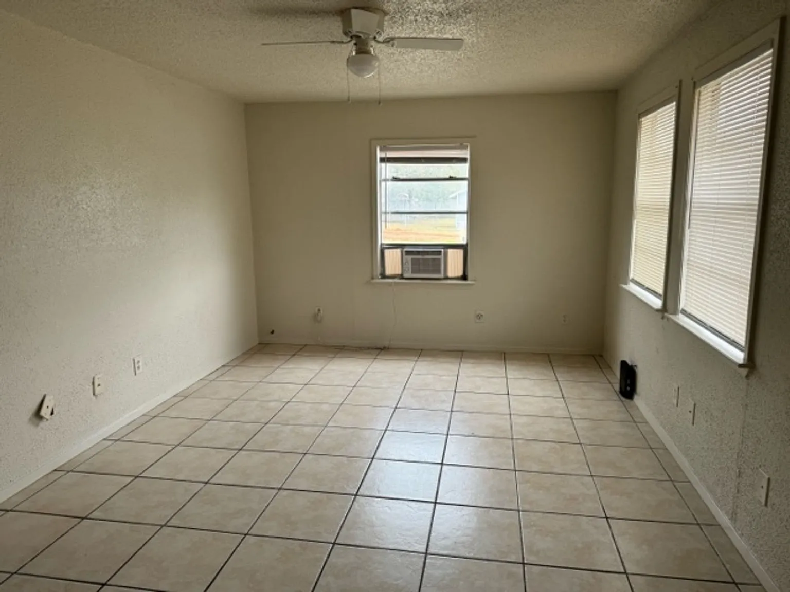 2 bed, 672 sqft, $695 — Photo 2