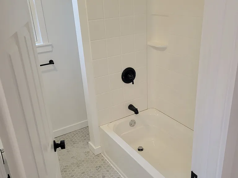 2228 Belmont St #B — Photo 9