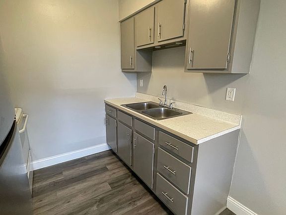 3rd image of 815 W Columbia St Unit 18