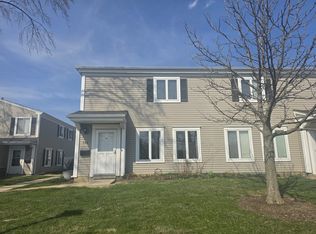 726 E Old Willow Rd #104-C, Prospect Heights, IL 60070