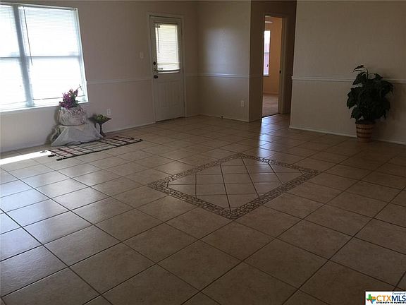 5th image of 404 Viola Dr