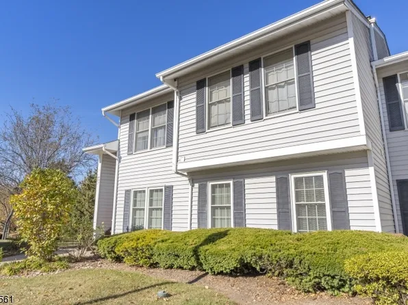 237 Nuthatch Ct, Readington Twp., NJ 08887