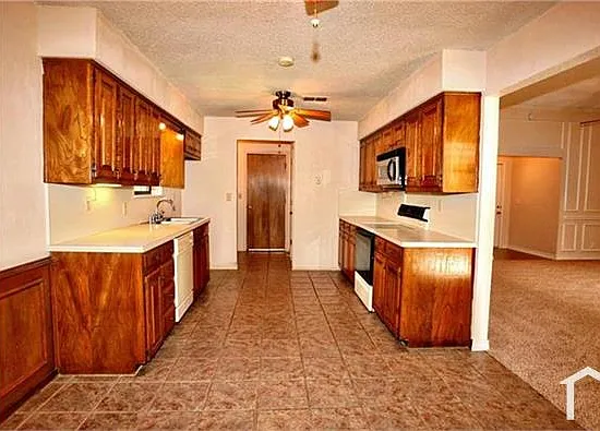 864 Western Trl — Photo 8