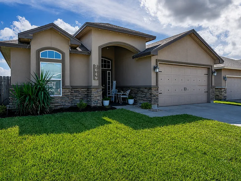7649 Granite Dr — Photo 2