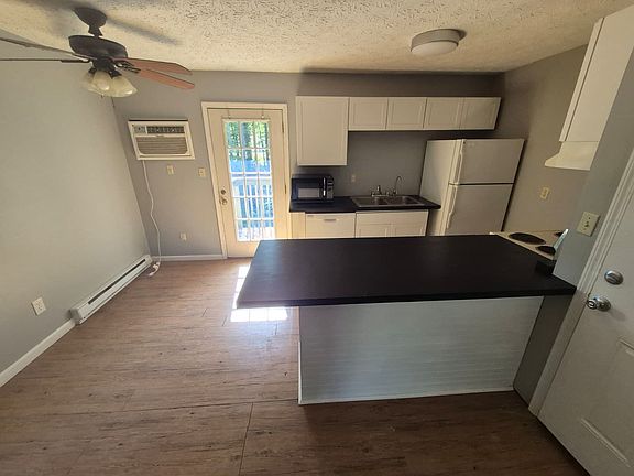 5th image of 105 Williams St