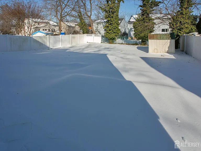 40 Essex Ave — Photo 13