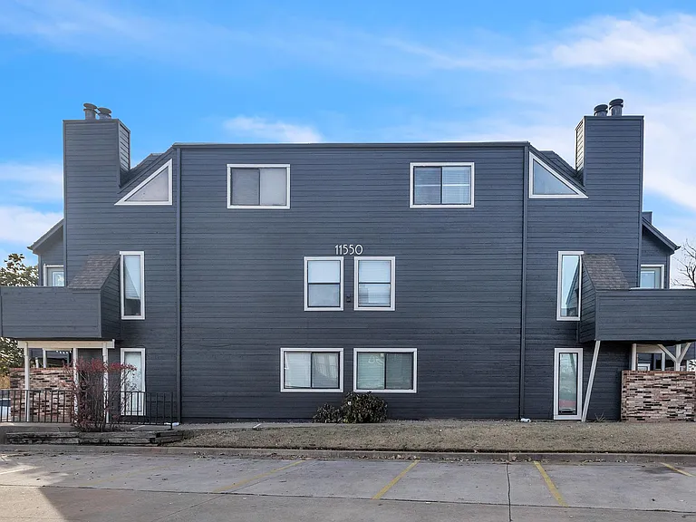 11550 N May Ave #106 — Photo 2