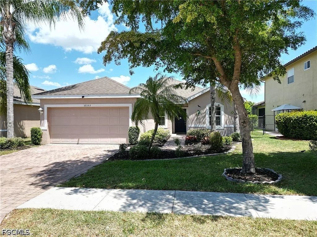3 bed, 2.0 bath, 1541 sqft, $1,999 — Photo 2