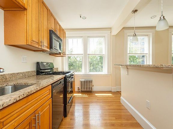 3rd image of 288-290 Chestnut Hill Ave #20