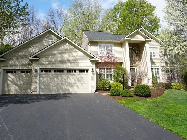 8219 Royal Scarlet Dr, Baldwinsville, NY 13027
