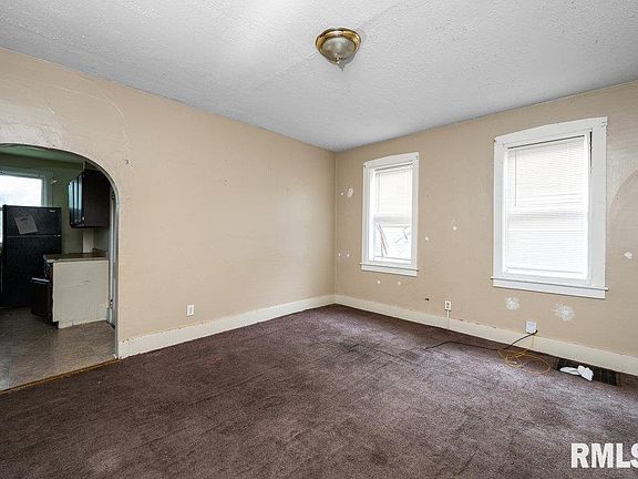 4th image of 716 W 14th St