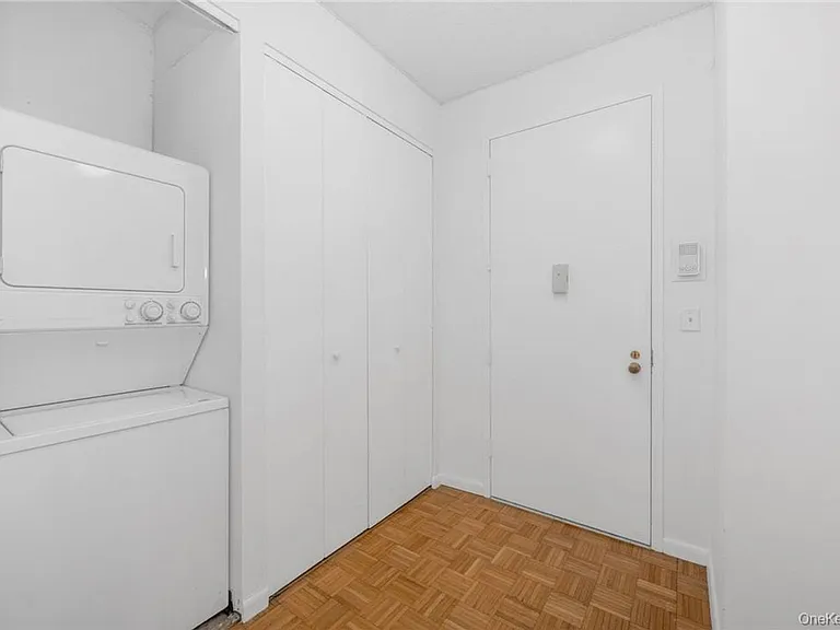 35 N Chatsworth Ave #3V — Photo 9