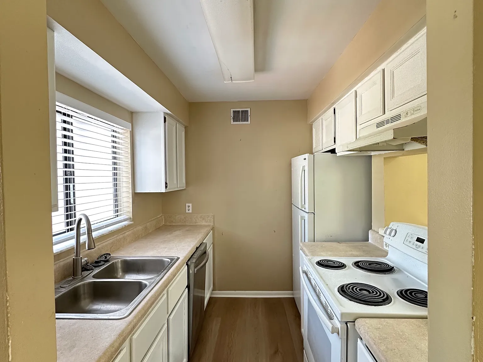 2 bed, 1147 sqft, $1,650 — Photo 3