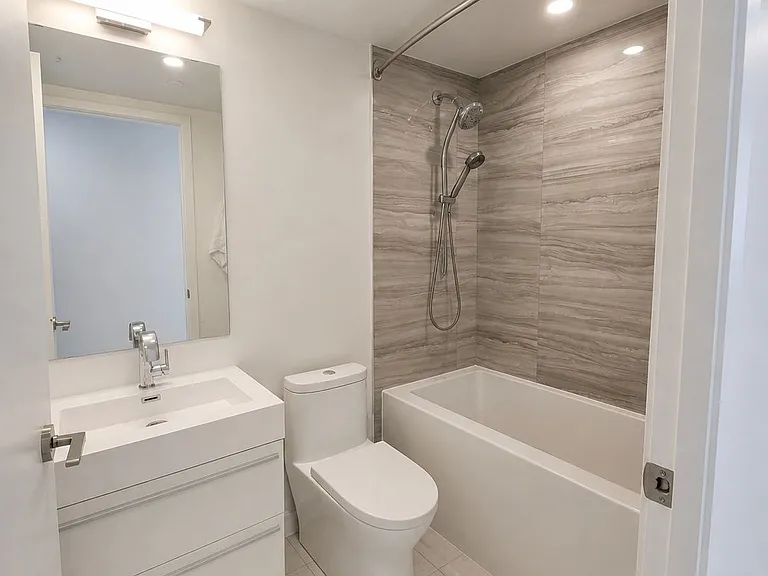 39 Roehampton Ave #3409 — Photo 14