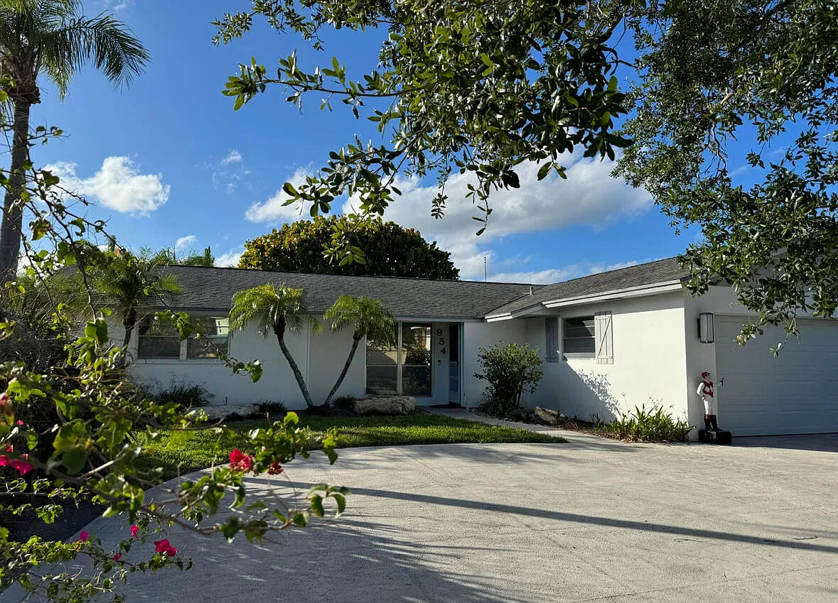 2 bed, 2.0 bath, 1439 sqft, $12,000 — Photo 2