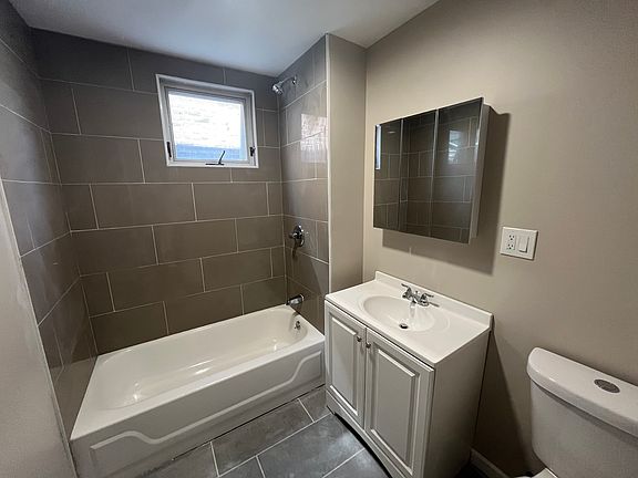 4th image of 308 3rd St APT 3
