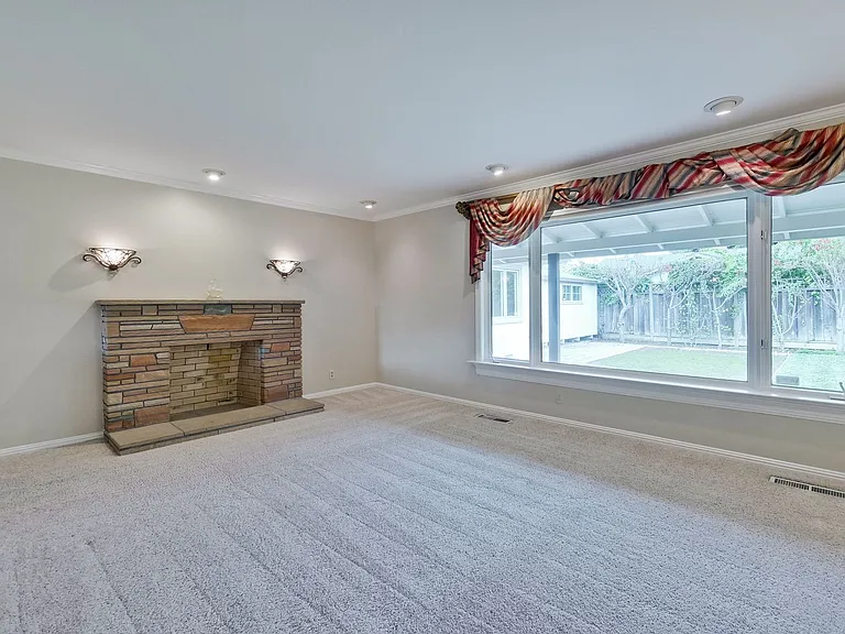 1593 Koch Ln — Photo 7