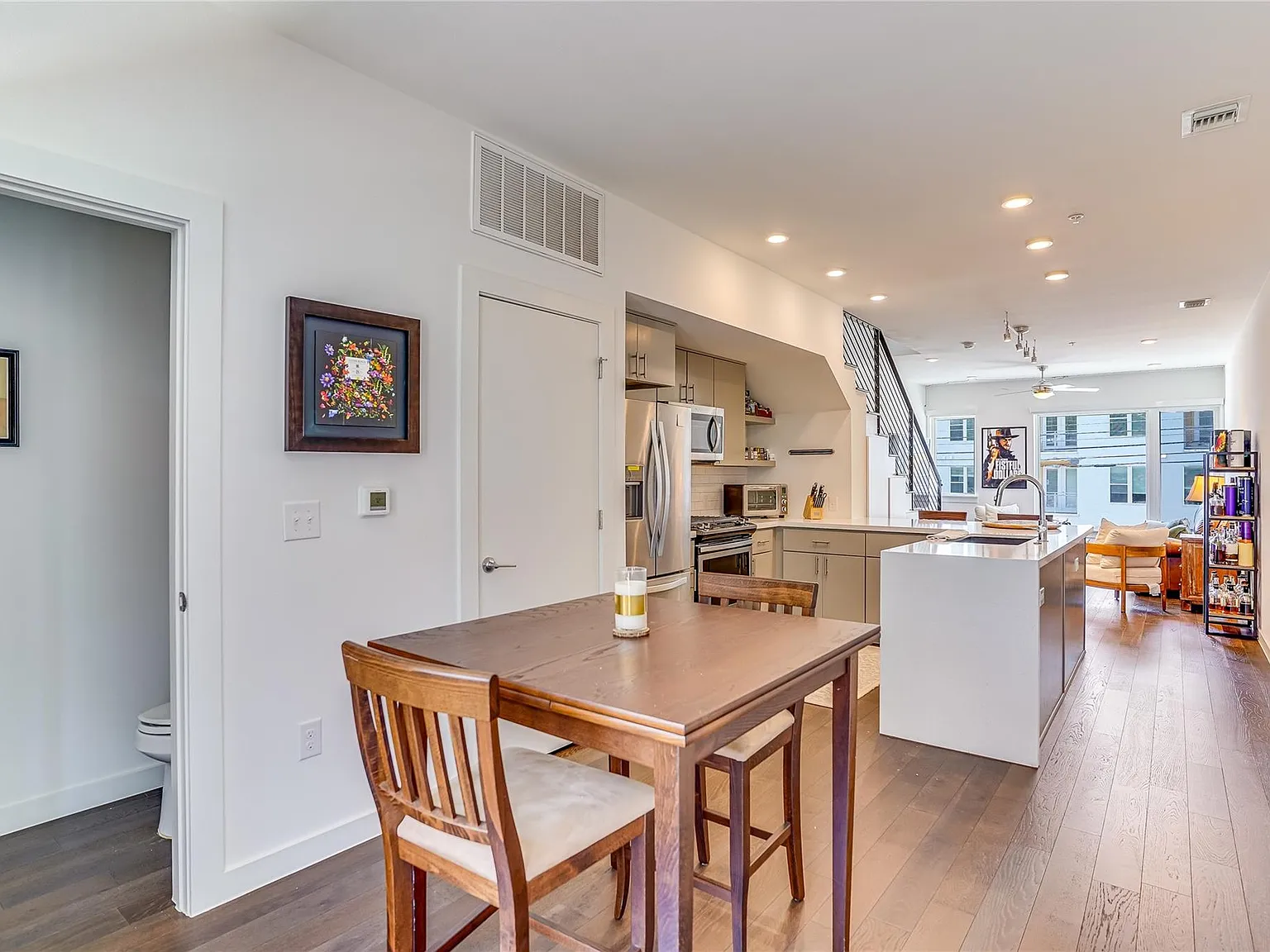 2 bed, 1.5 bath, 1161 sqft, $2,895 — Photo 4
